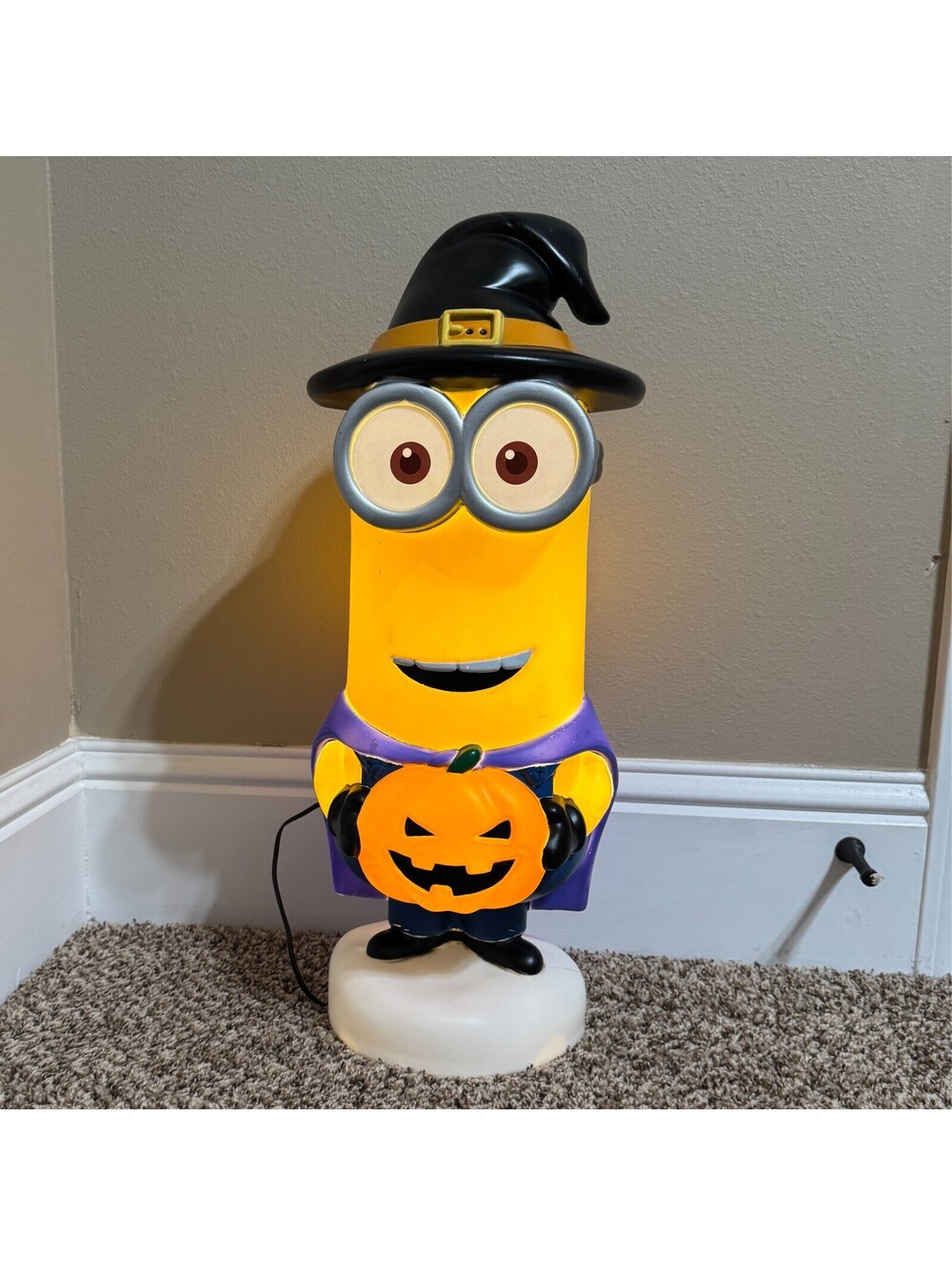 Halloween Minion Kevin Despicable Me Witch Lighted Blow Mold Gemmy Yard Decor